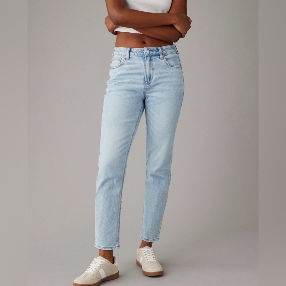 NWT American Eagle AE Strigid Mom Jean - Blue Breeze